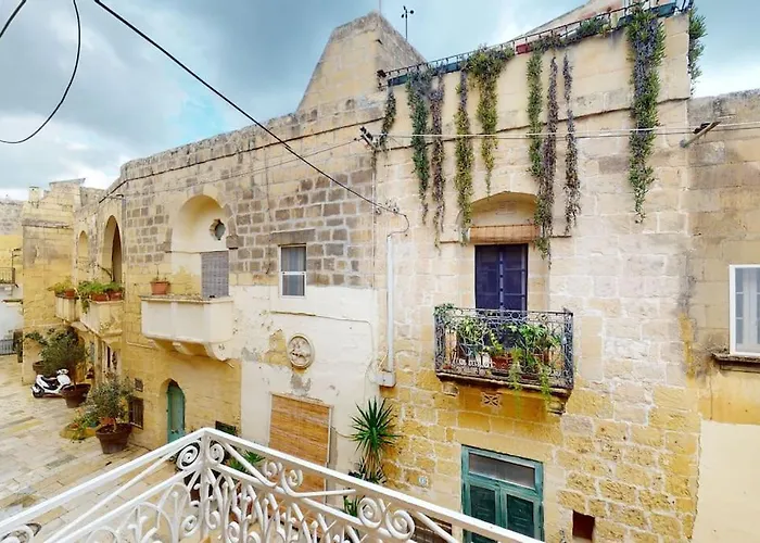 Narrow Street Suite